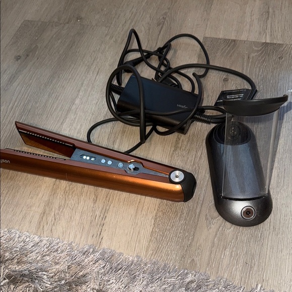 Dyson Copper Hair Styler - Picture 2 of 3
